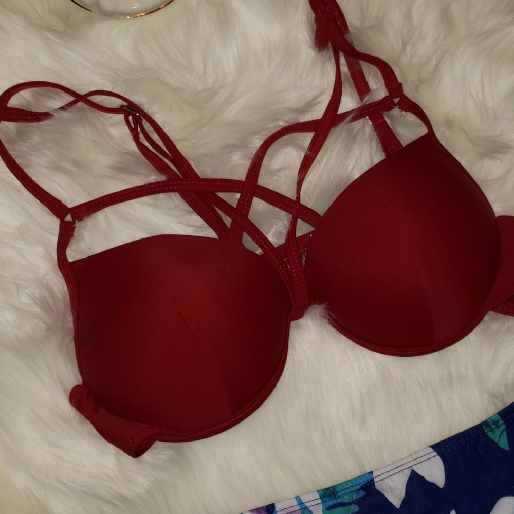 Bikini - Picture 2 of 3